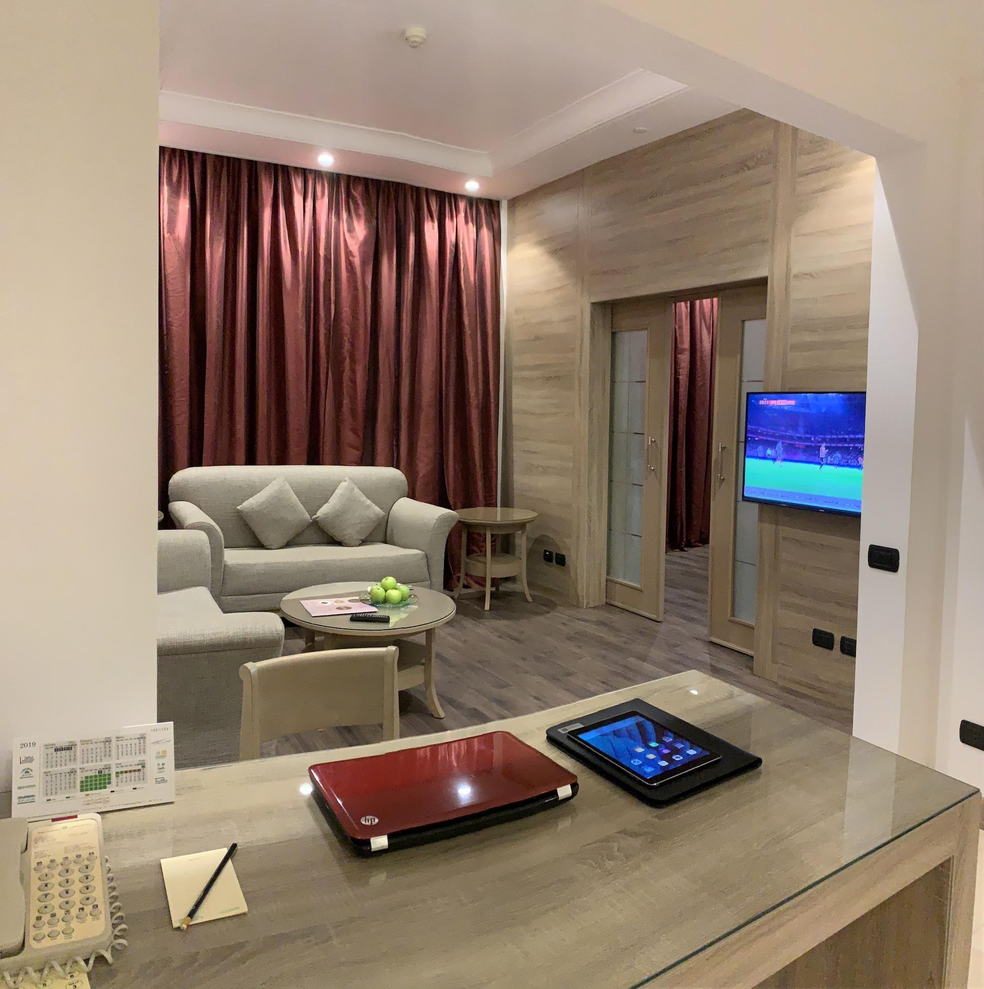 칼톤 엘 모이베드 호텔 담맘 외부 사진 A suite at the hotel