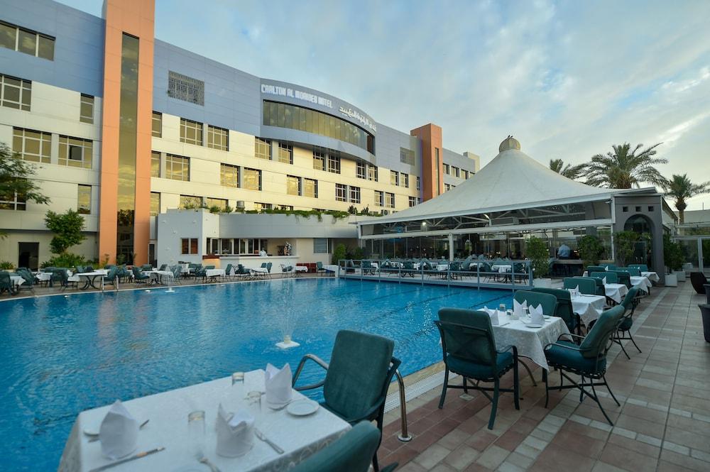 칼톤 엘 모이베드 호텔 담맘 외부 사진 The swimming pool at the hotel