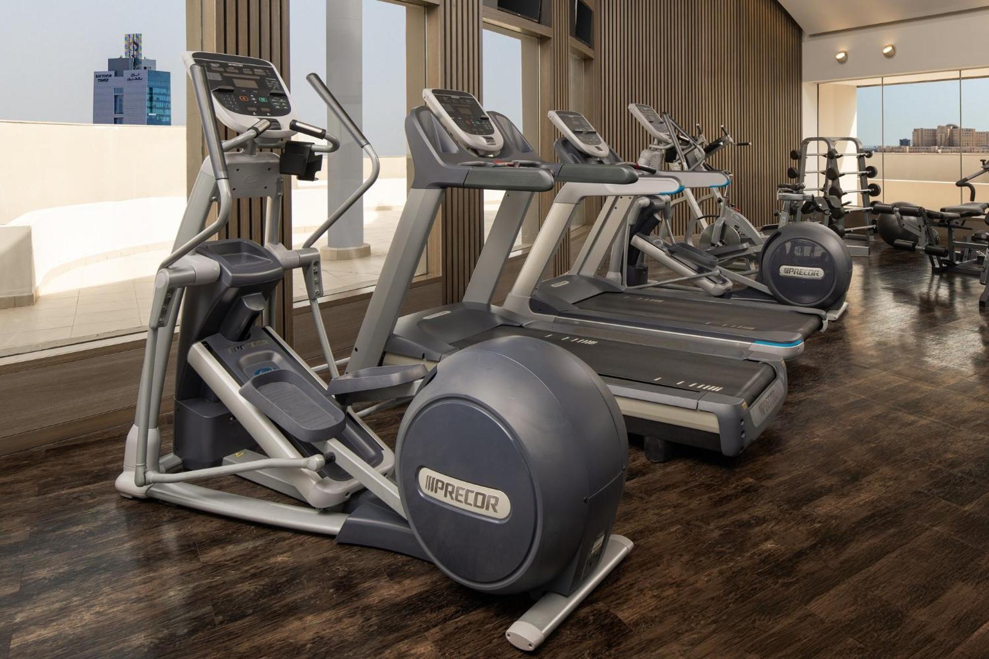 칼톤 엘 모이베드 호텔 담맘 외부 사진 A Precor elliptical trainer