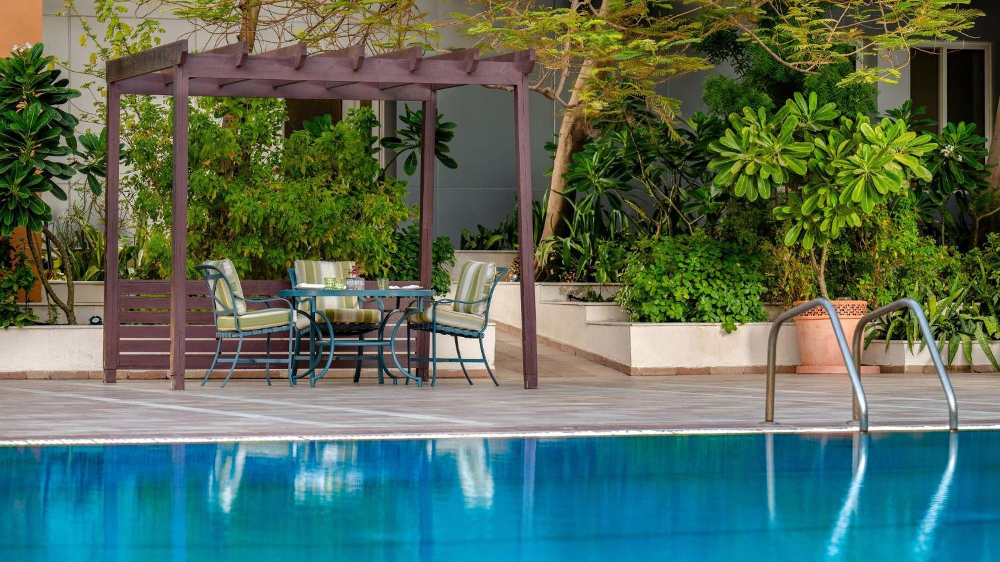 칼톤 엘 모이베드 호텔 담맘 외부 사진 The swimming pool at the hotel