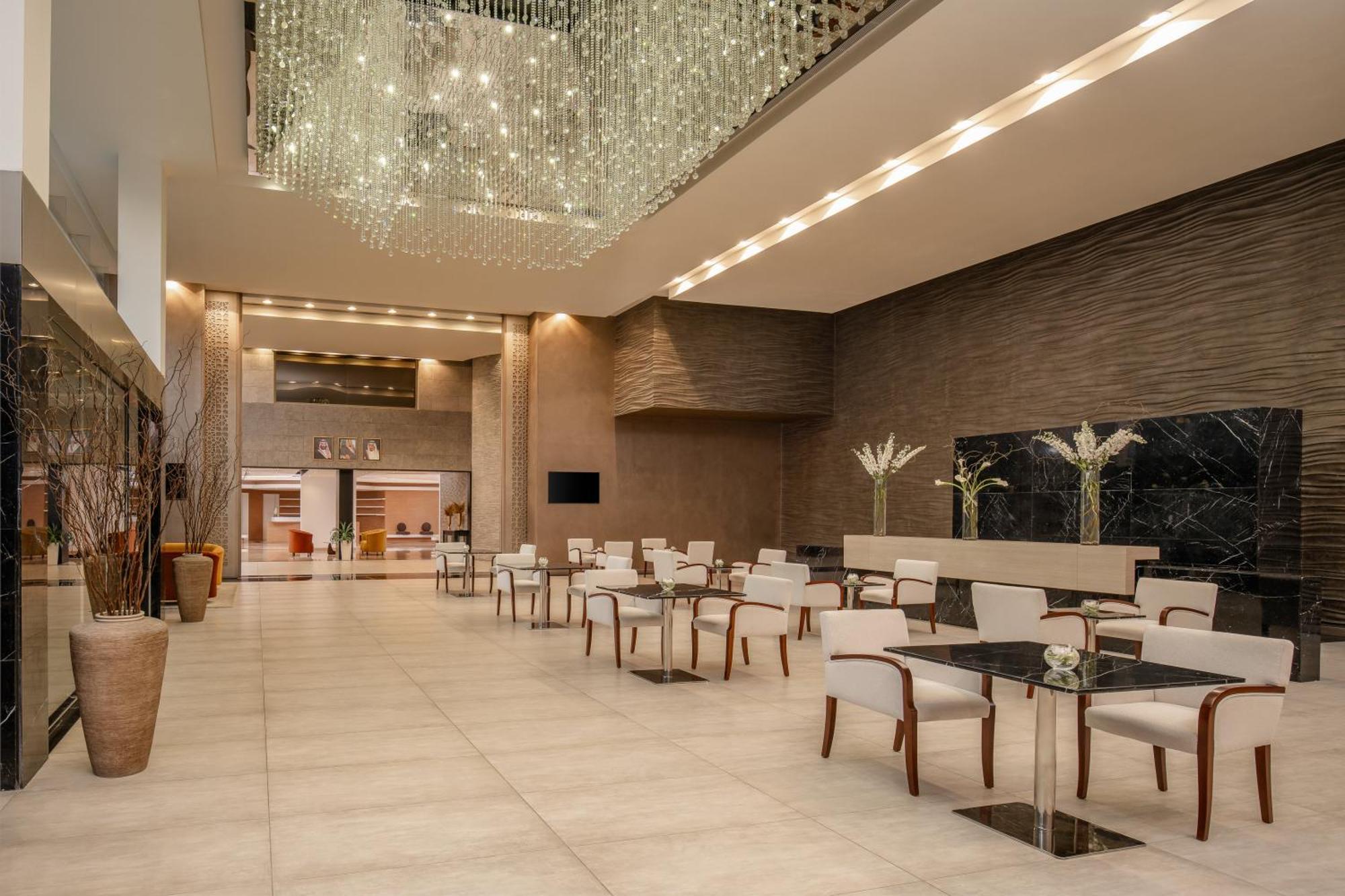 칼톤 엘 모이베드 호텔 담맘 외부 사진 The lobby
