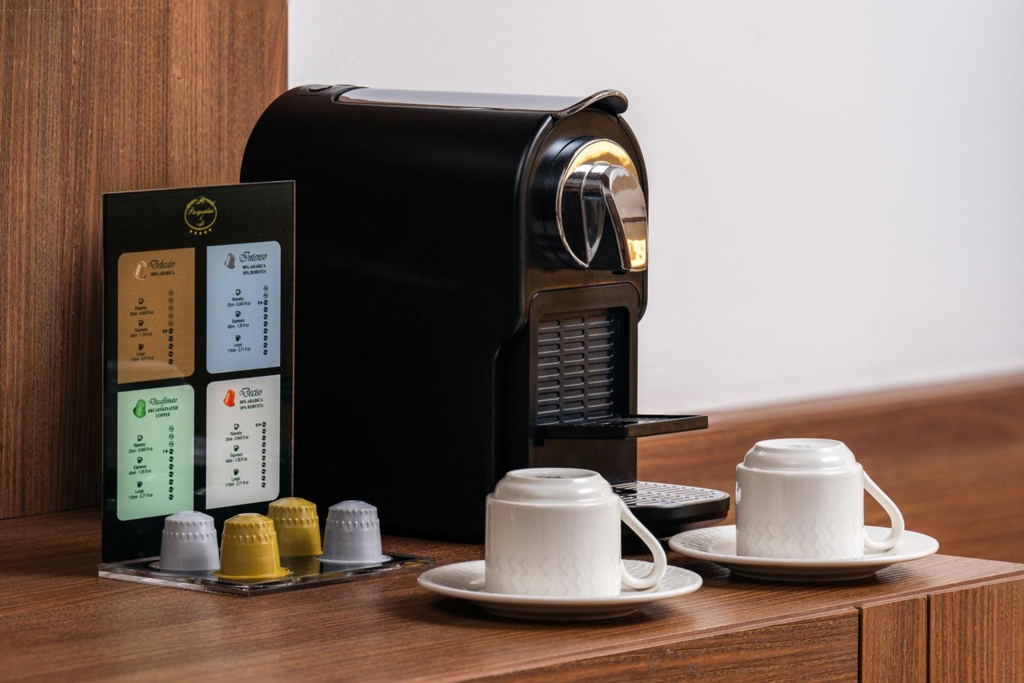 칼톤 엘 모이베드 호텔 담맘 외부 사진 A Nespresso coffee machine