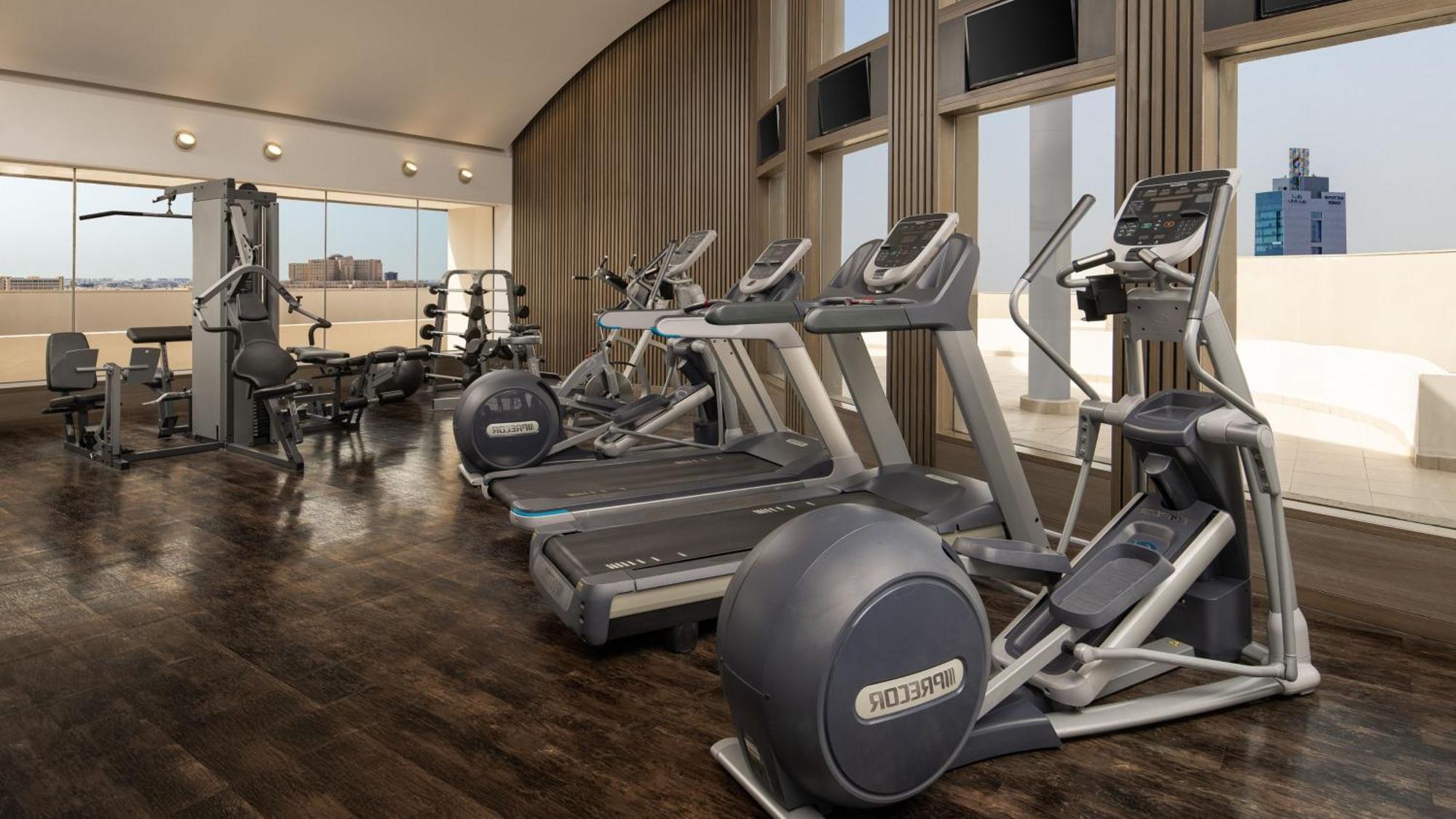 칼톤 엘 모이베드 호텔 담맘 외부 사진 A gym at the hotel