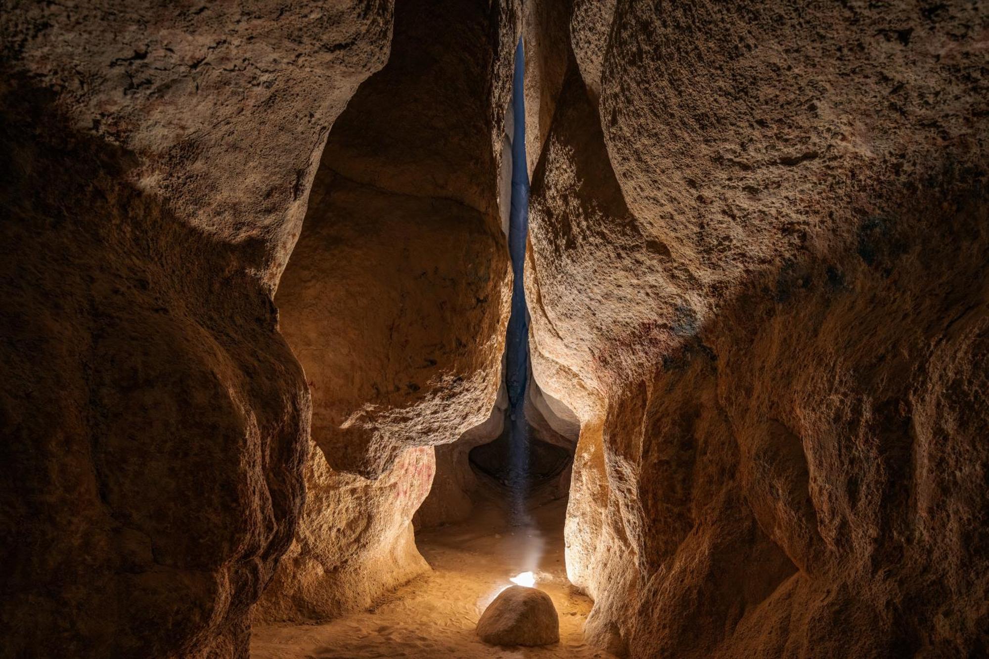 칼톤 엘 모이베드 호텔 담맘 외부 사진 The grotto of Saint-Michel