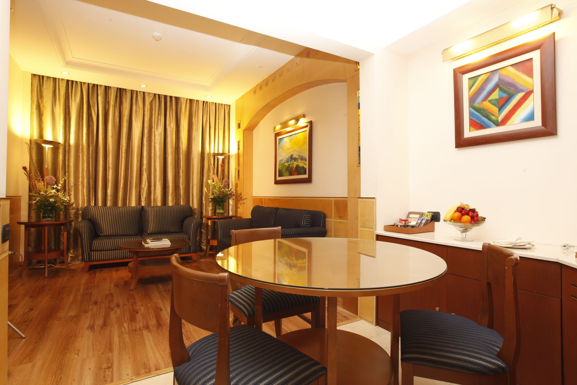 칼톤 엘 모이베드 호텔 담맘 외부 사진 A suite at the hotel