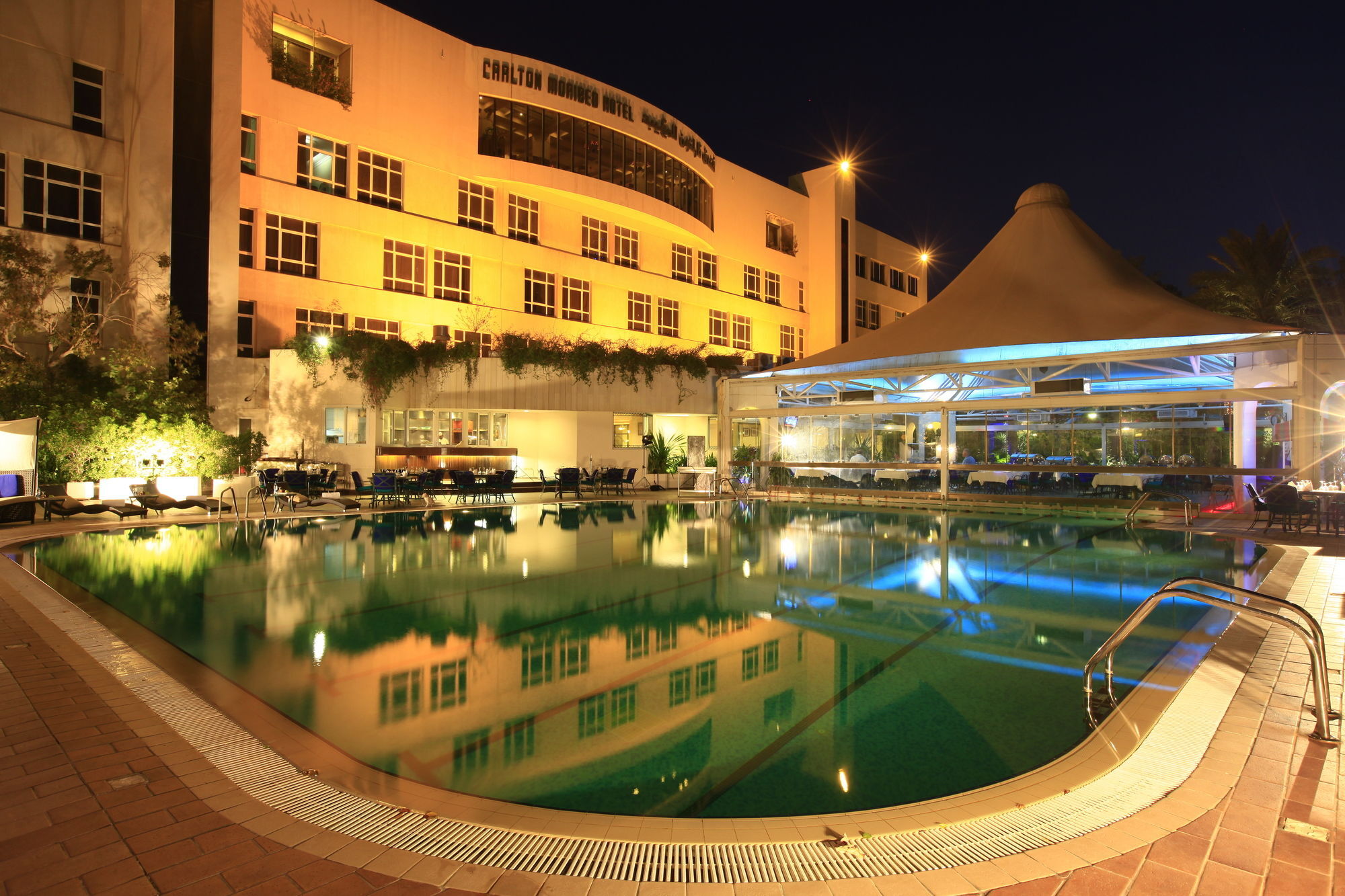 칼톤 엘 모이베드 호텔 담맘 외부 사진 The swimming pool at the hotel